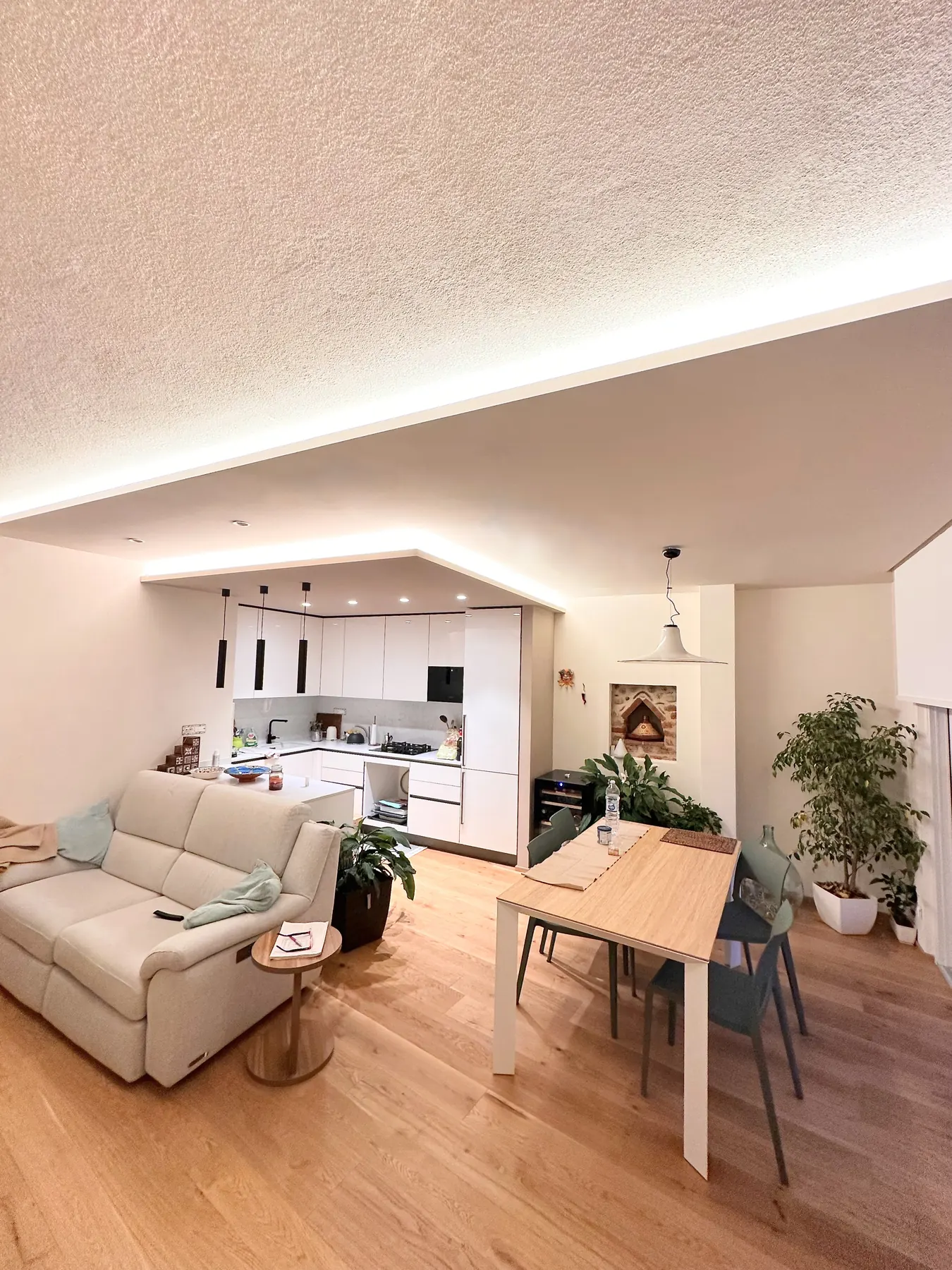Controsoffitto con illuminazione integrata realizzato da Drywall Solution